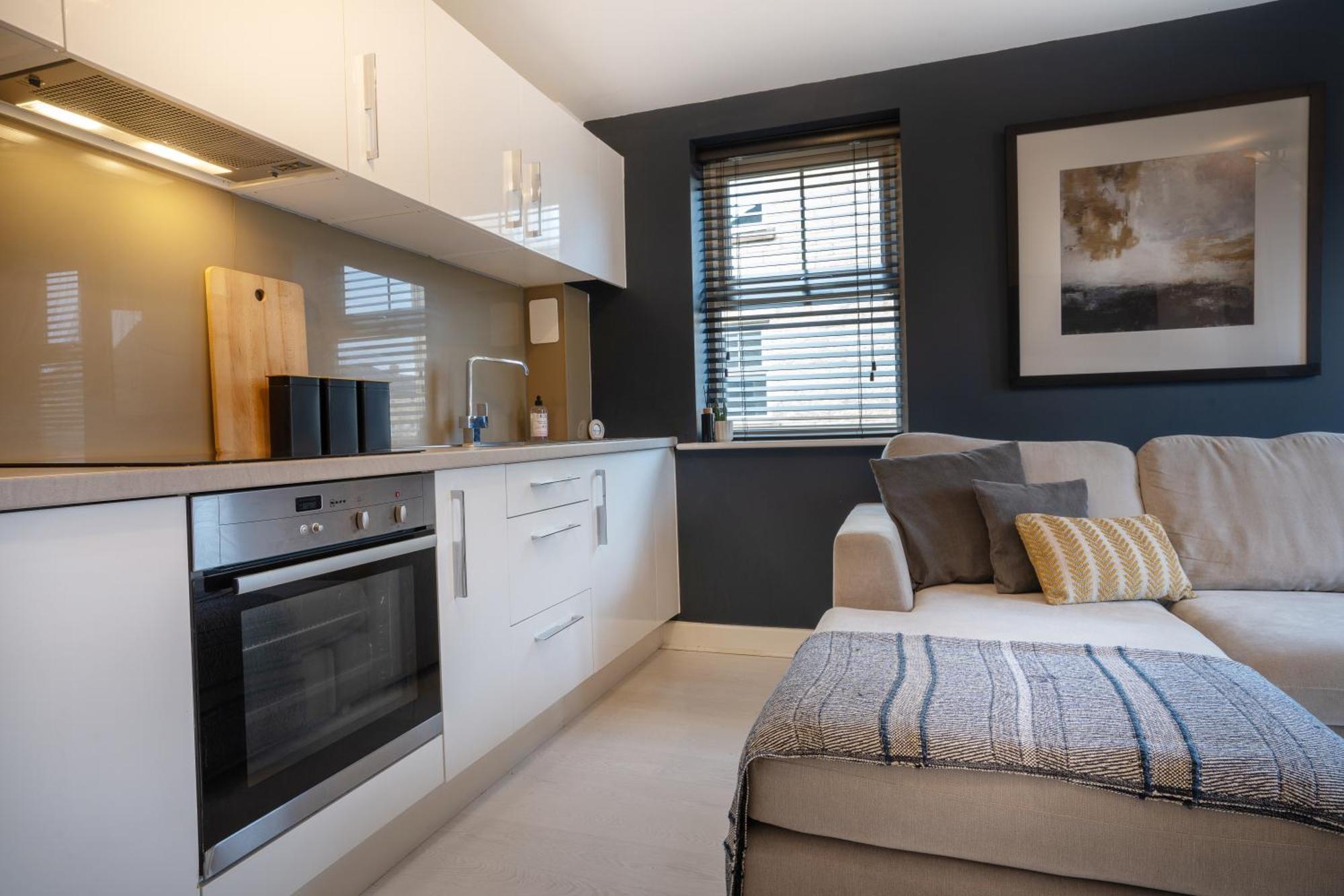 Canal-side Townhouse Free Parking Location Holiday home