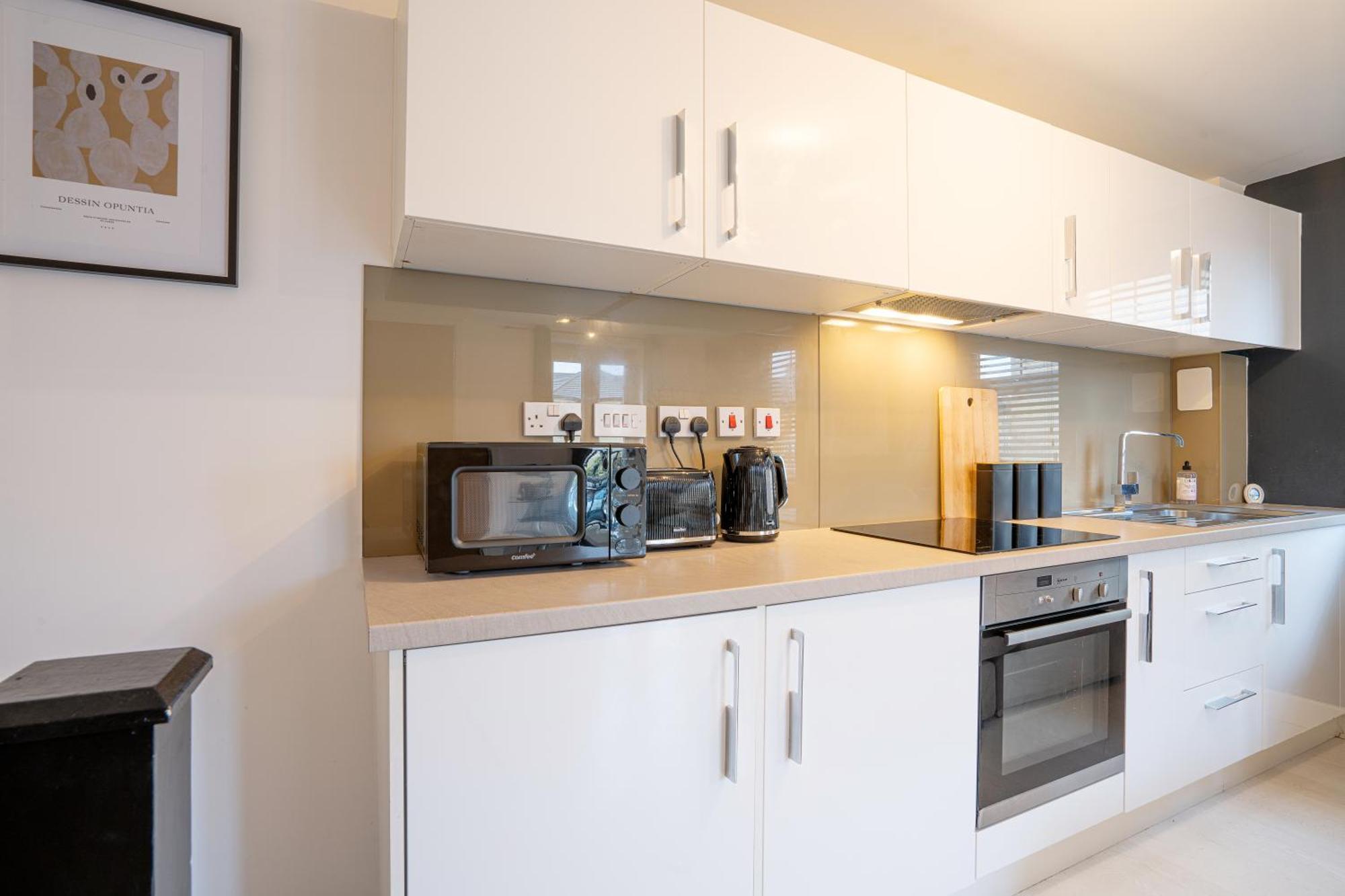 Canal-side Townhouse Free Parking Location *