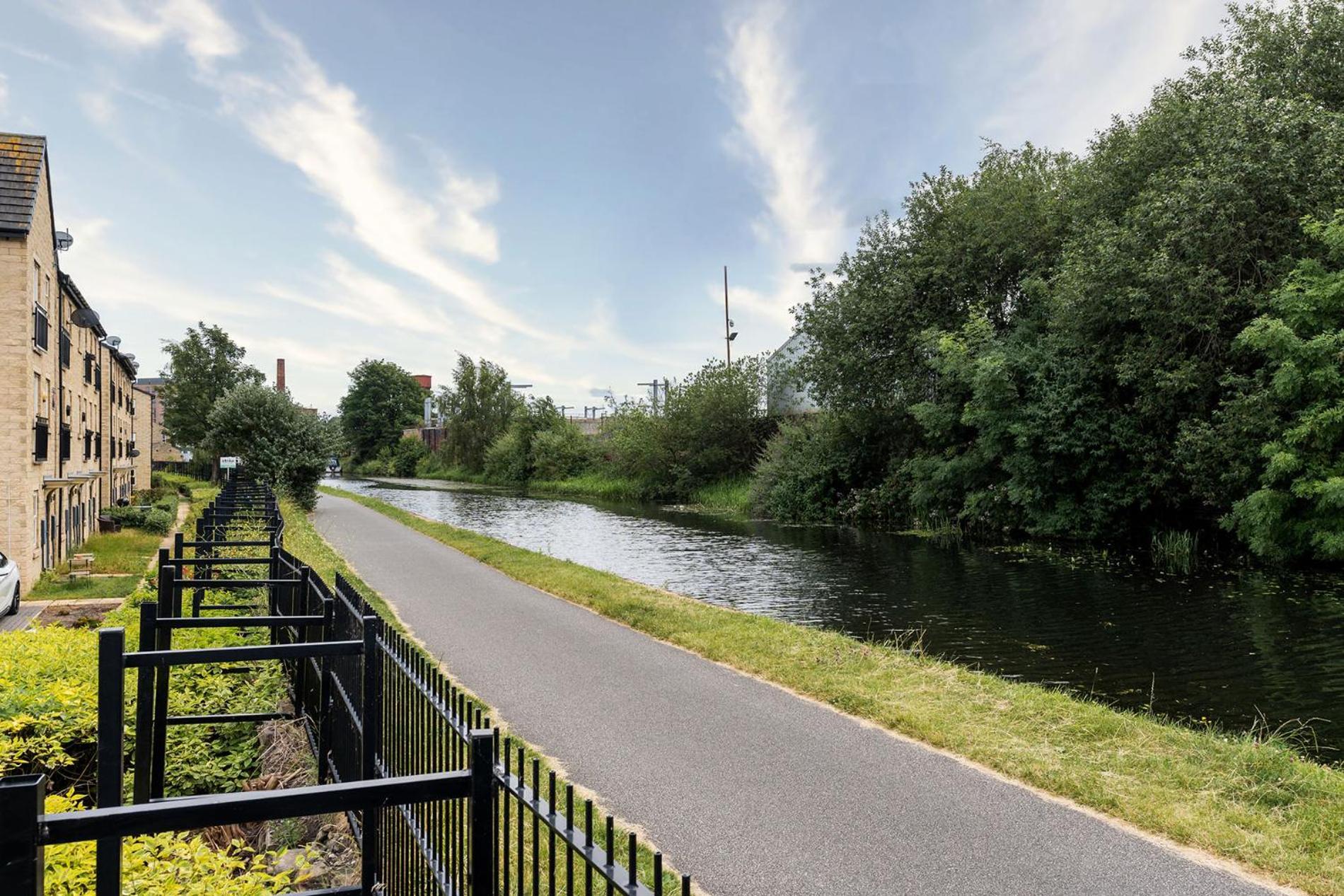 Canal-side Townhouse Free Parking Location Holiday home Leeds (West Yorkshire)